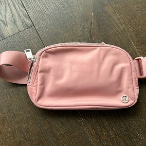 Lululemon Everywhere Belt Bag